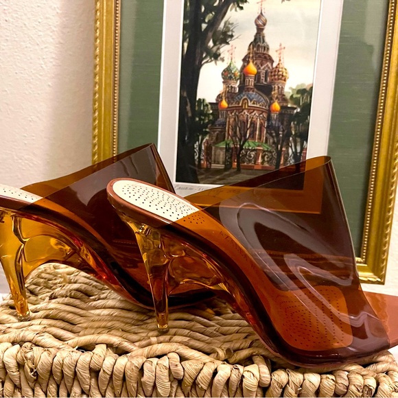 Azalea Wang- Unique PVC heel with pointed toe. Clear sandal in Caramel color. - Picture 5 of 7